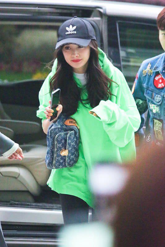 明星 逛街,时尚偶像的日常购物时光