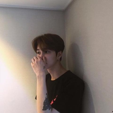 微博男网红图片,帅气写真引网友热议！”