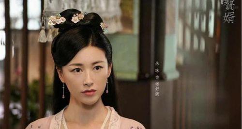 扮演律师美女明星