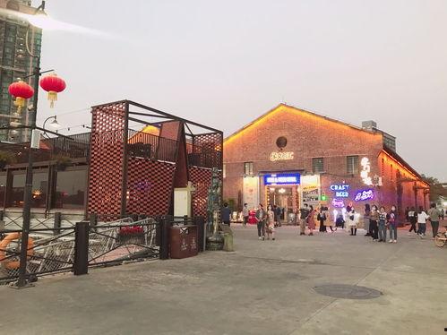 少男少女的网红打卡地点,揭秘少男少女热爱的网红打卡圣地